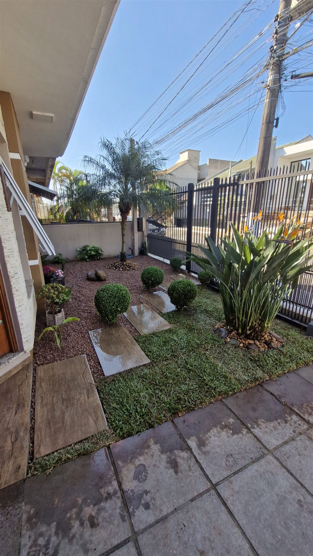 Jardim revitalizado, limpo e com novo paisagismo
